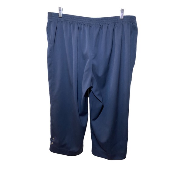 Alfred Dunner Navy Blue Cuff Capri Pants Size 18 - Picture 2 of 6